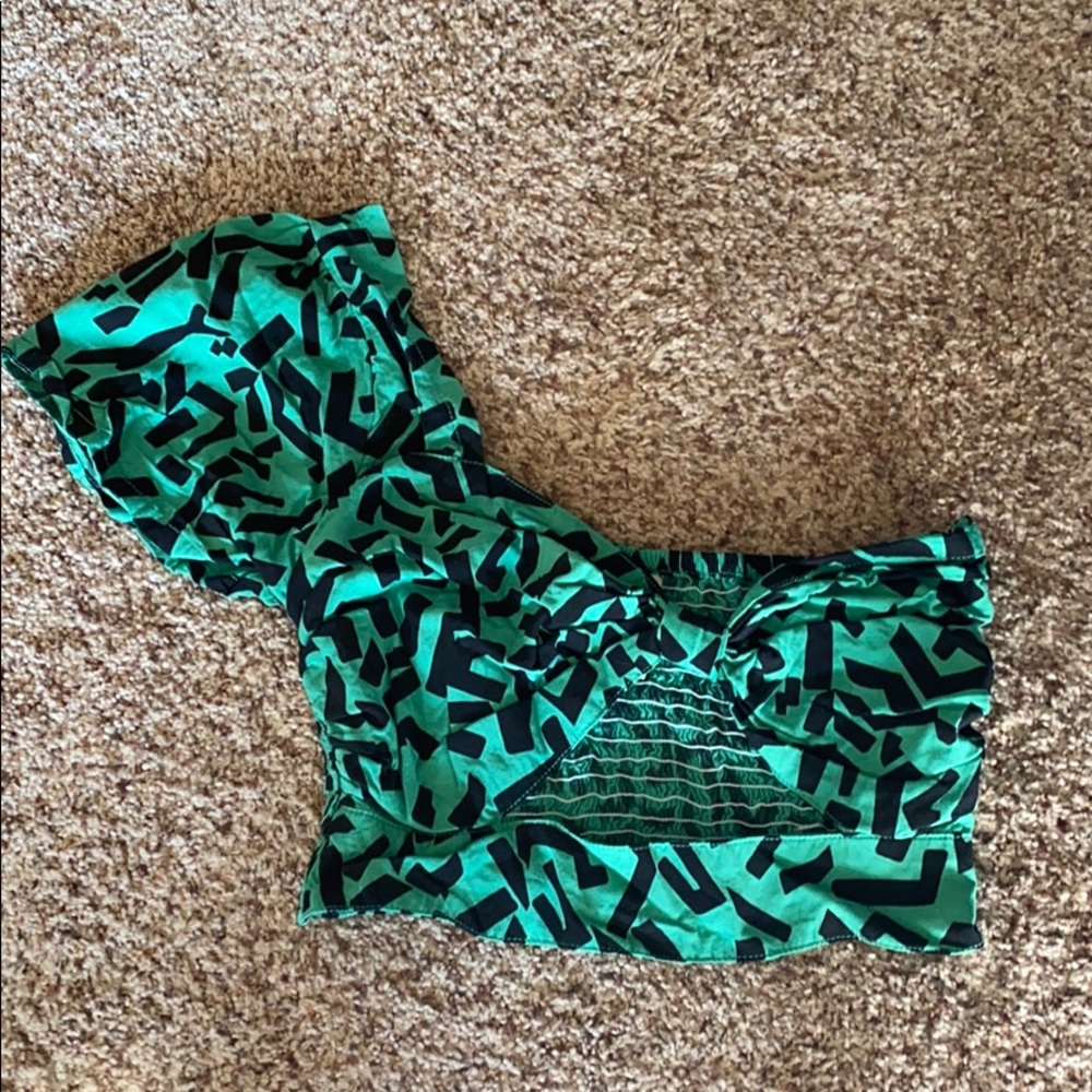 One sleeve crop top